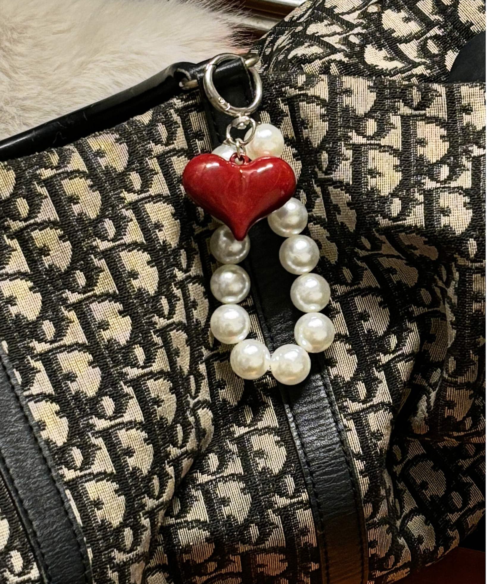 CHARM PEARL HEART