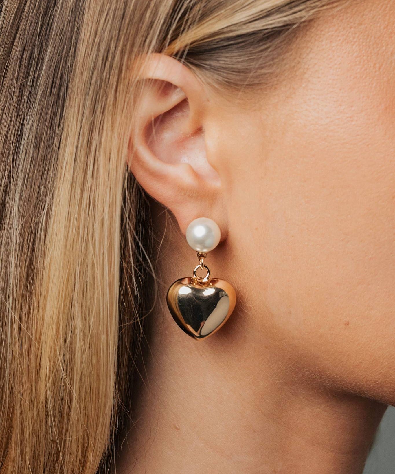Pearl Earrings Gold Heart