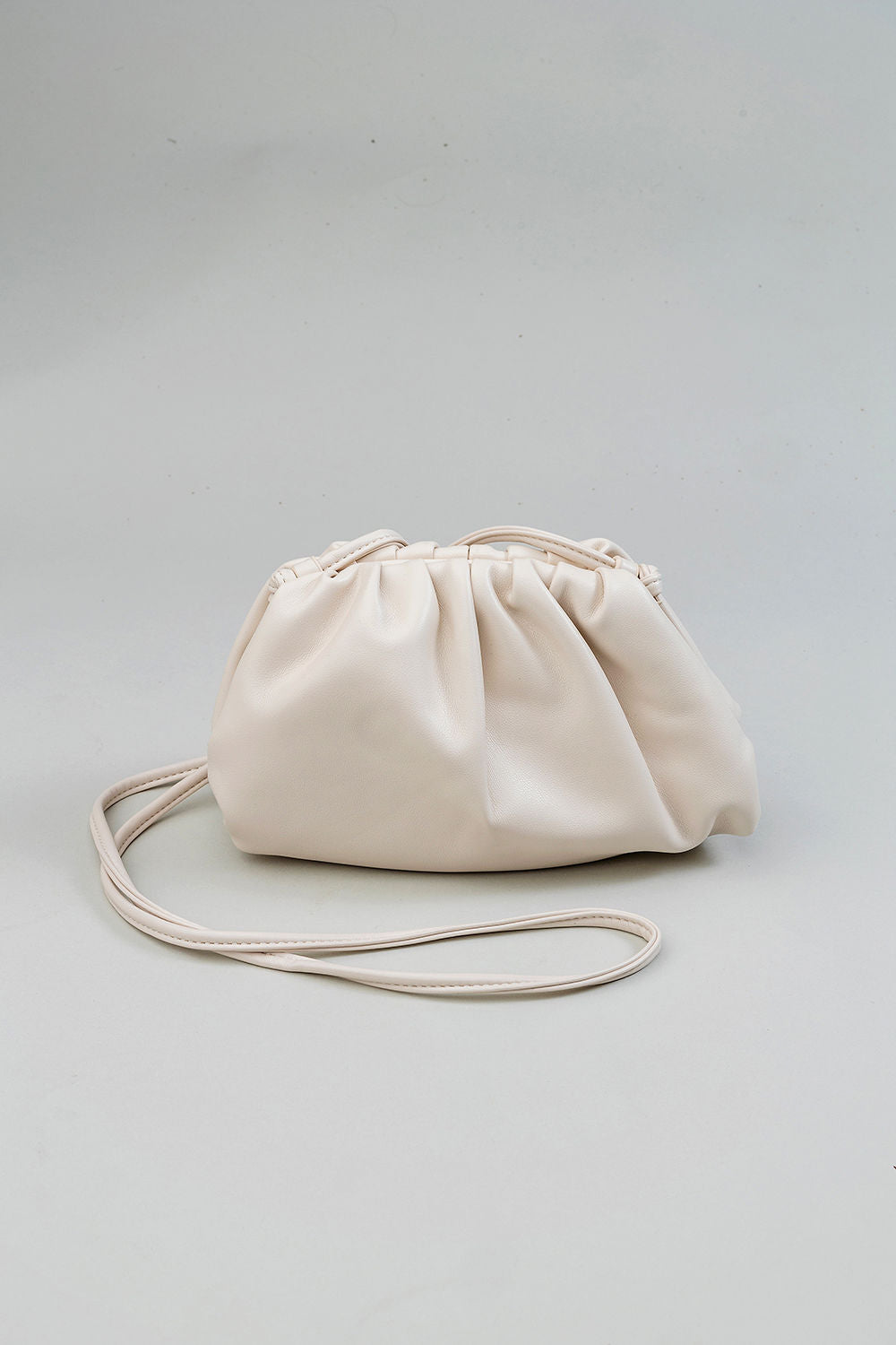 Dumpling Bag Off-White-sold out! Bestseller bag , pre book now so you make sure you get it in 4-5 weeks.