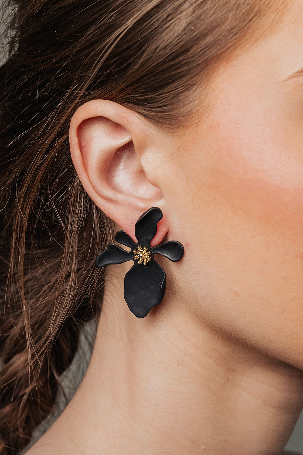 Flower Black Earrings