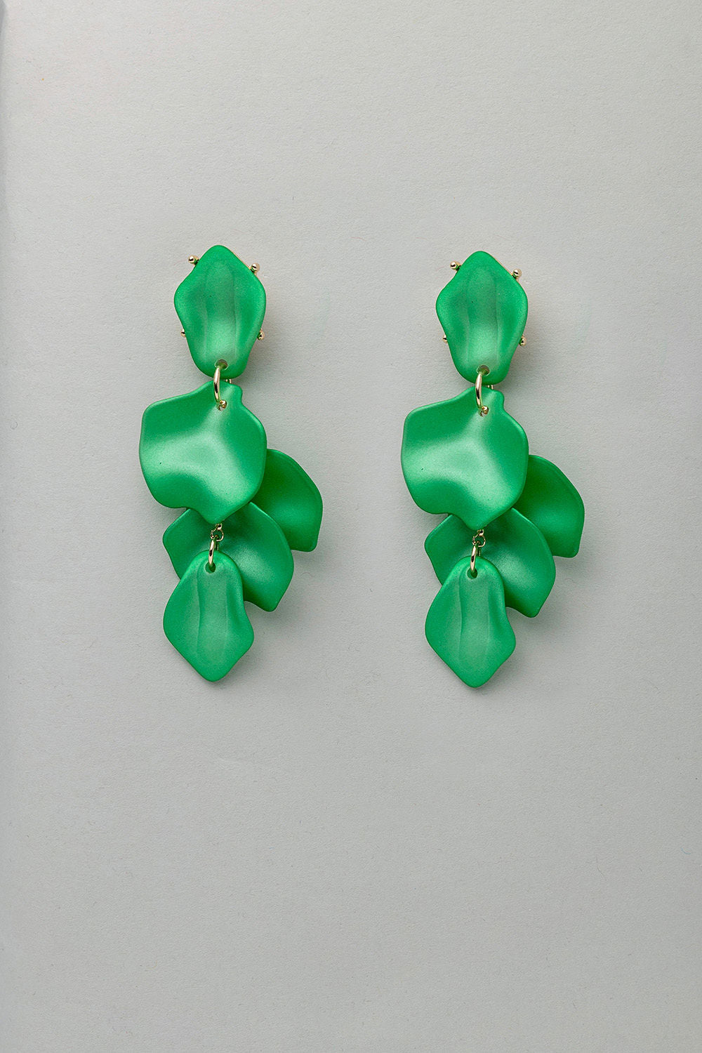 Leaf Earrings Pearl/Metallic Strong Green