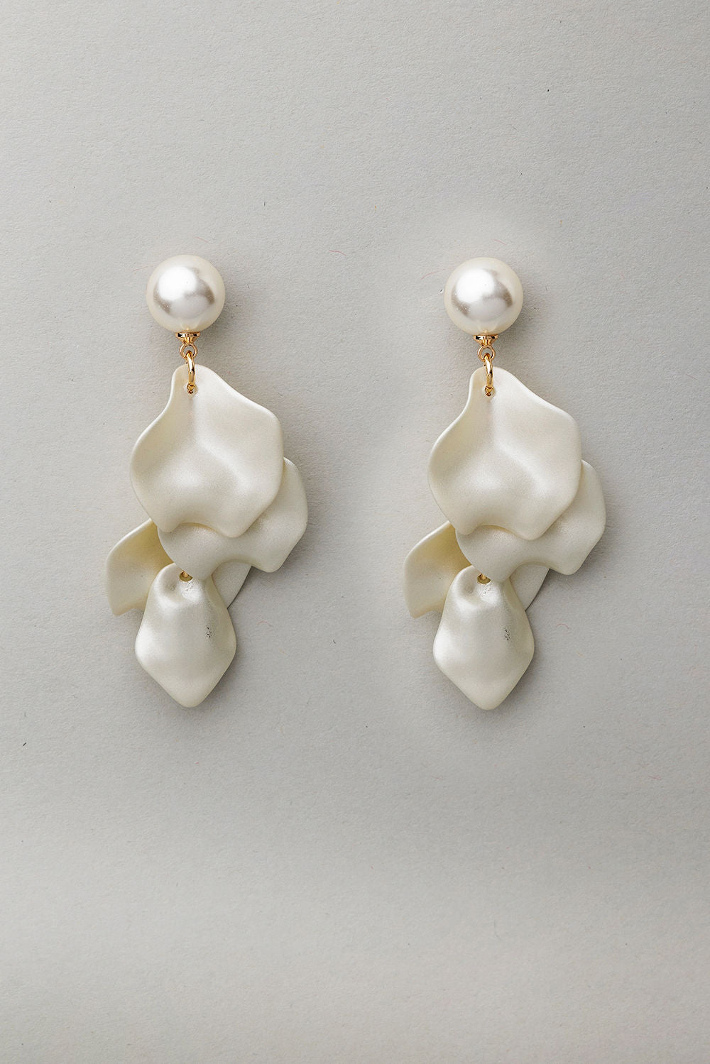 Pearl Leaf Earrings White