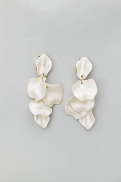 Leaf Earrings Pearl White