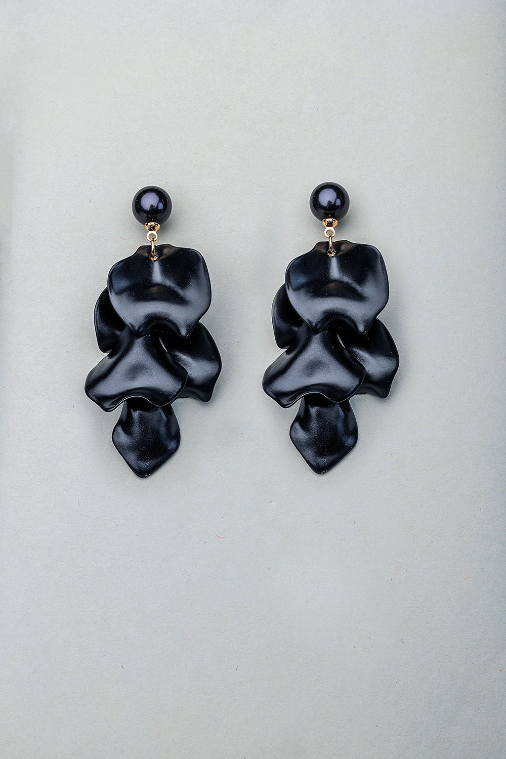 Pearl Leaf Earrings Black