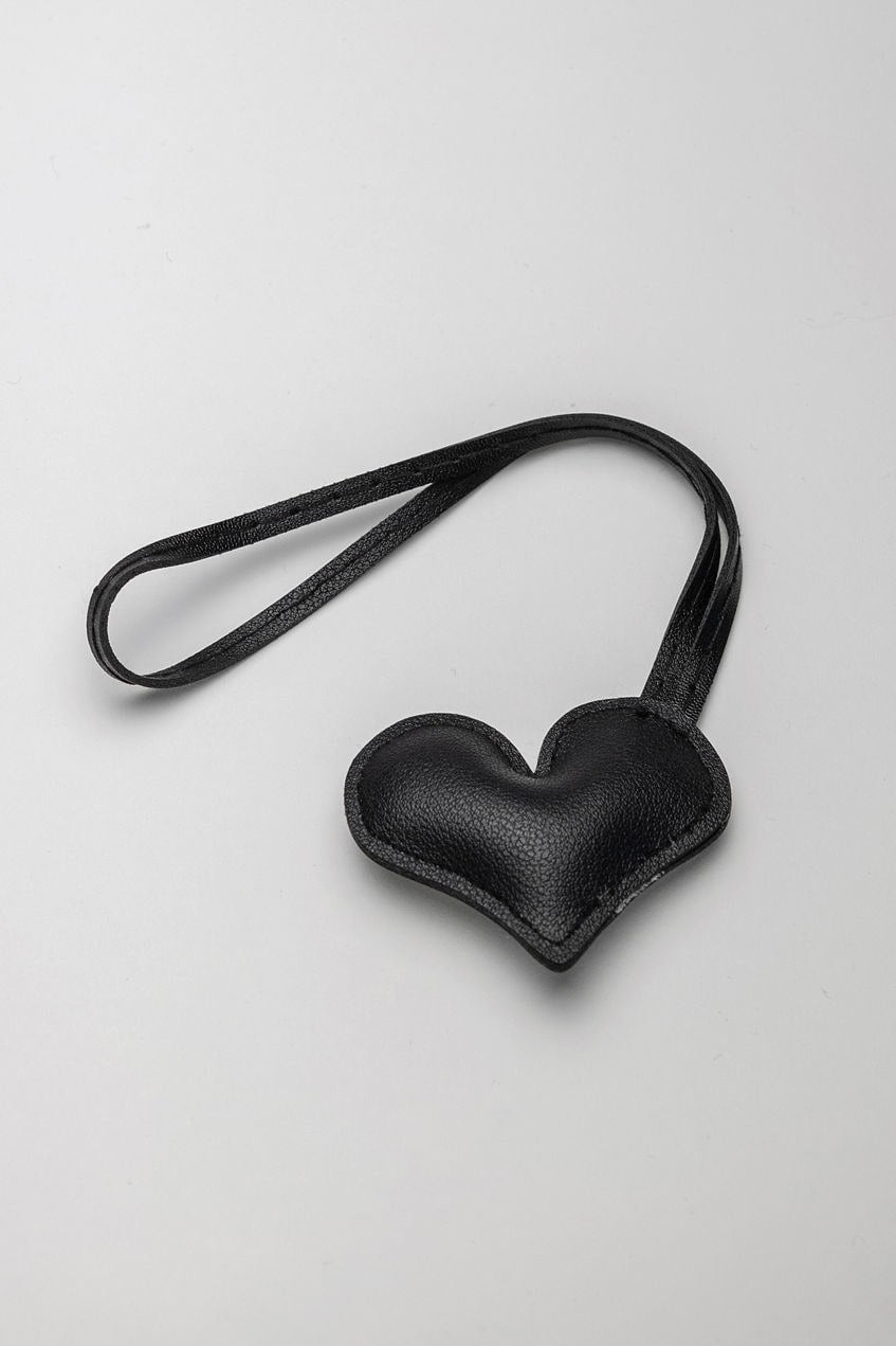 CHARM HEART Black