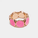 Elastiskt armband med runda plattor som har en guldkant i Pink
