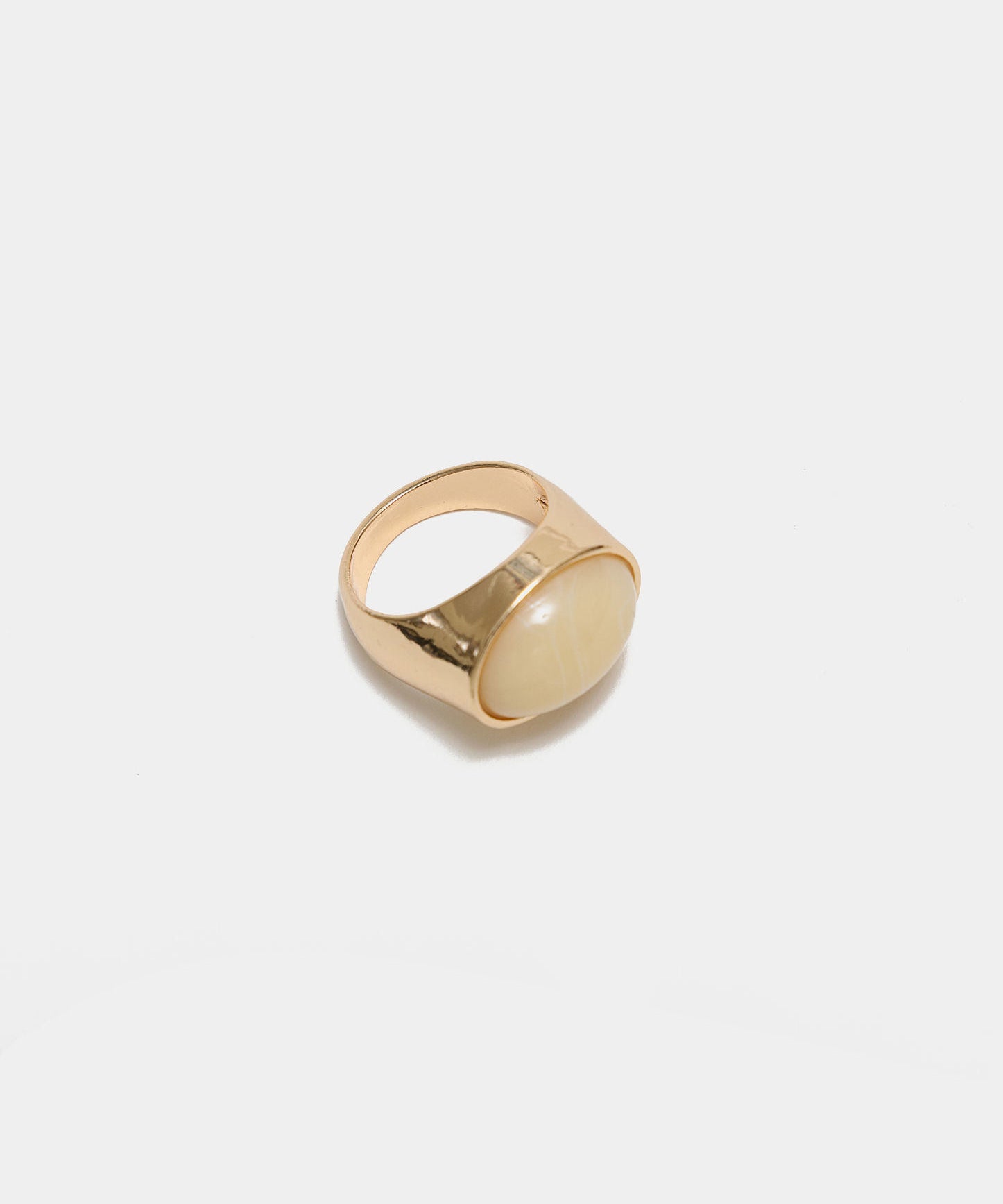 Quincy Oval Ring