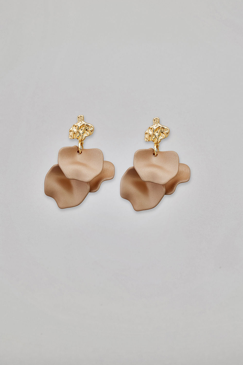 Hammered Earrings Short Nougat