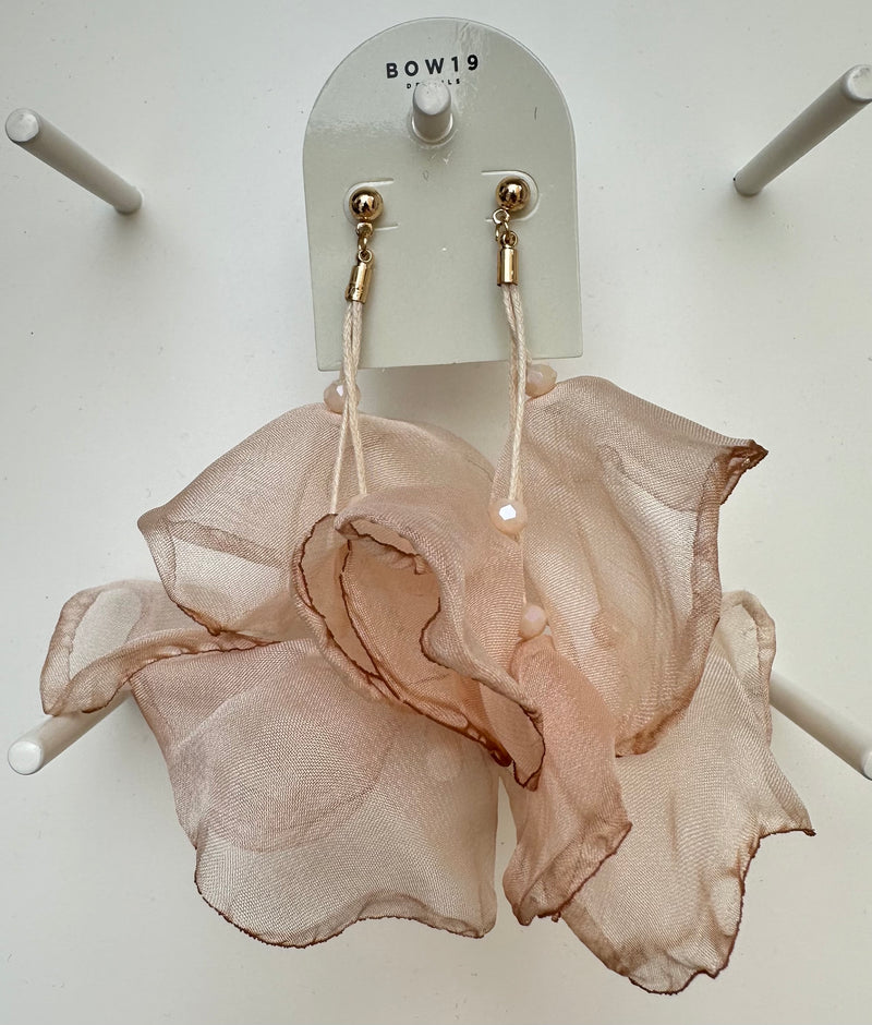 Flowy Earrings Beige w gold