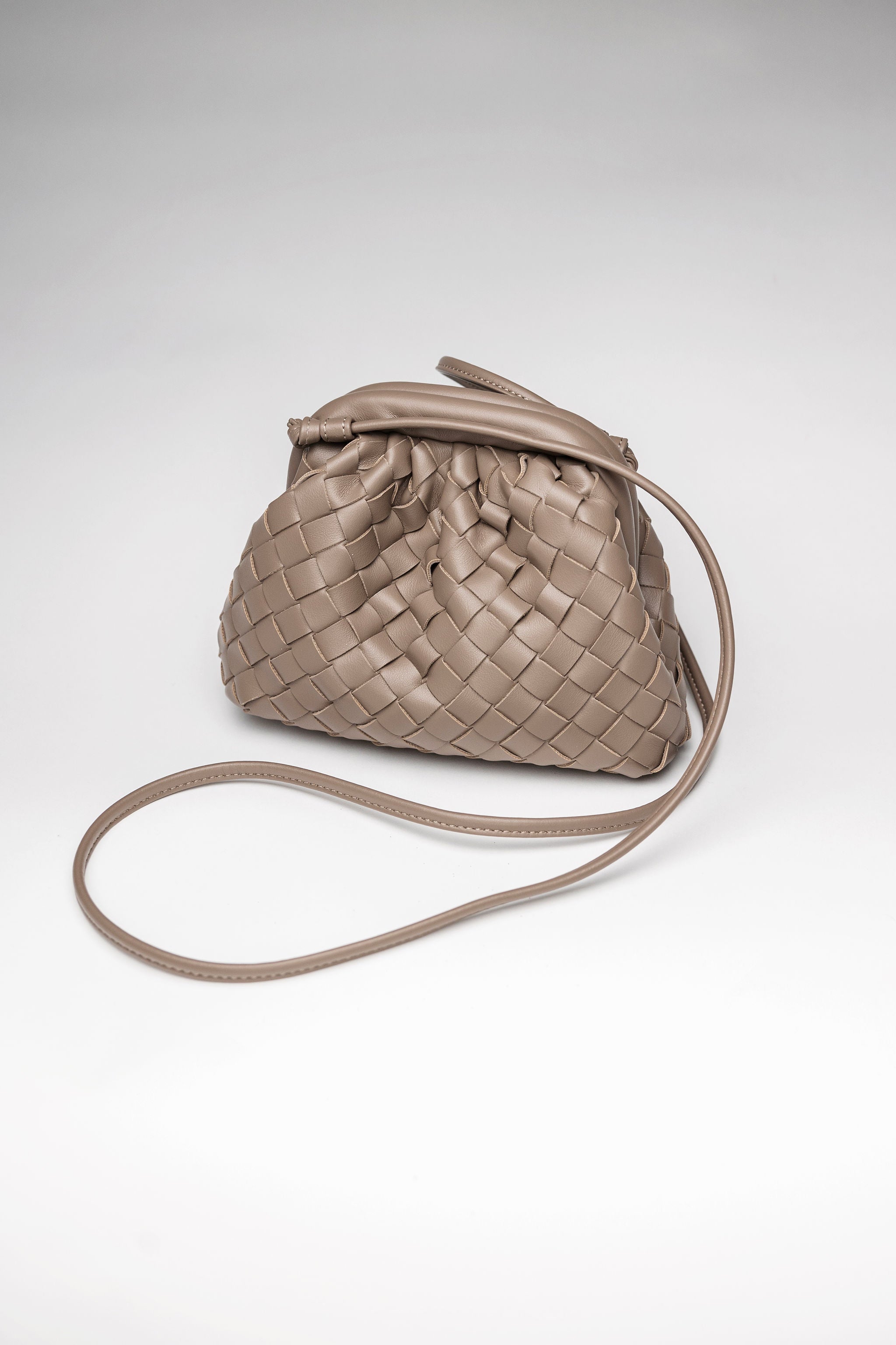 Dumpling Bag Braided Taupe