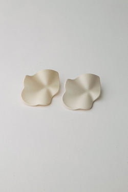 Lip Earrings Pearl White S