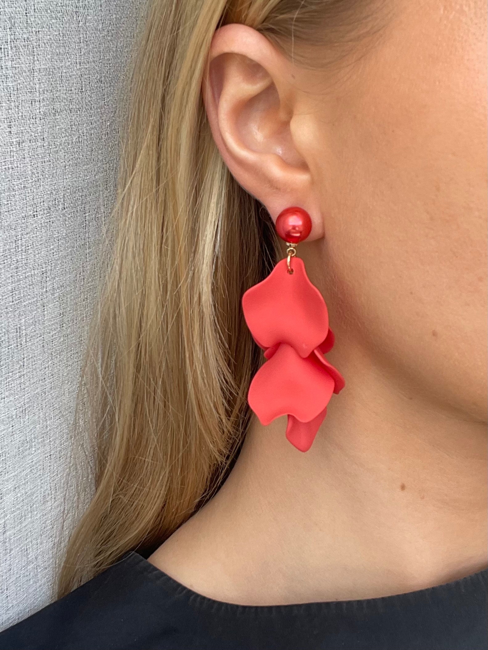 Pearl Leaf Earring Red/Dark Coral