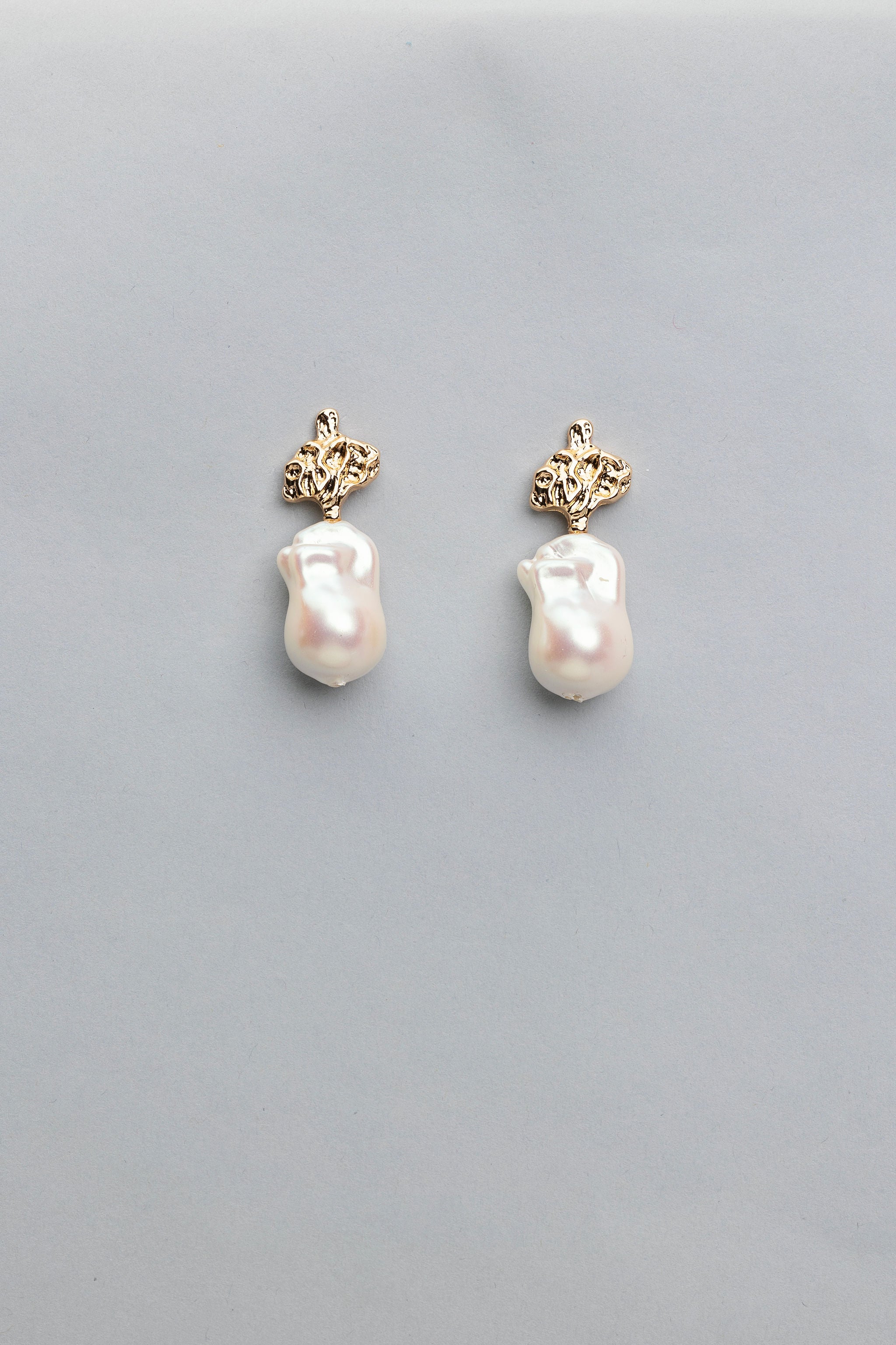 Stina Pearl Earrings