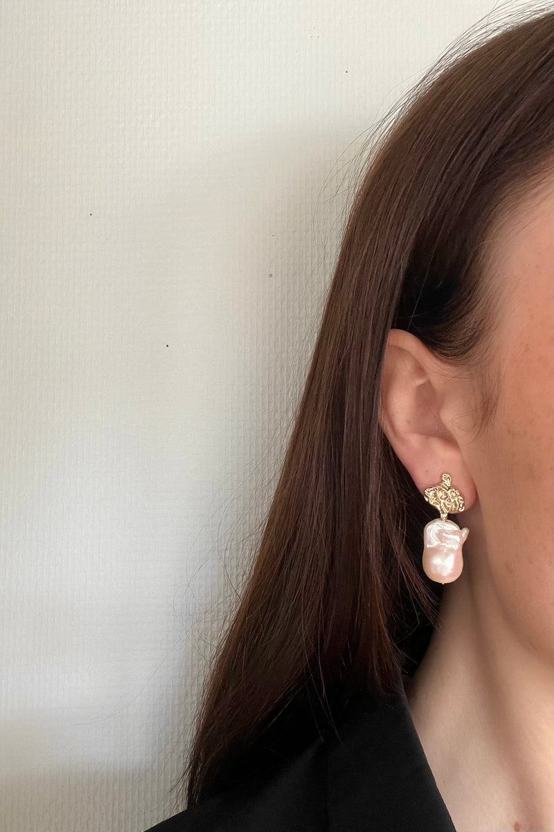 Stina Pearl Earrings